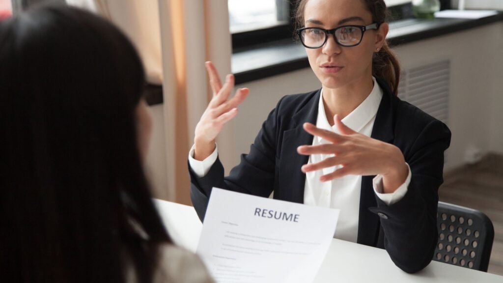 Les qualités et défauts à dire et ne pas dire au jury pour réussir son entretien